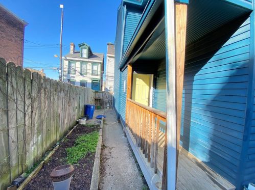 5210 Natrona Way, Pittsburgh PA  15201-2550 exterior