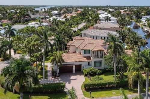 1801 Kingfish Rd, Naples FL 34102-1536 exterior