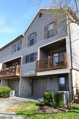 52 Barn Owl Dr, Hackettstown, NJ 07840-3206