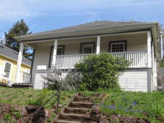 2932 51st Ave, Portland, OR 97213-2414