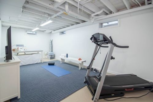 1110 Amostown Rd, West Springfield MA 01089-4309 exterior