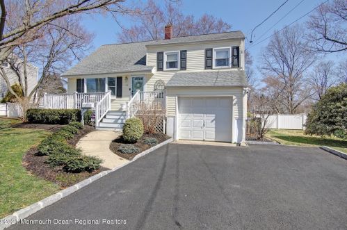 27 Birch Dr, Red Bank NJ 07702 exterior