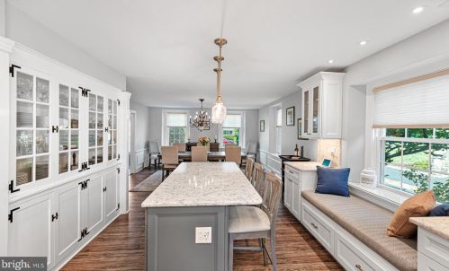 5 Lexington Ave, Pittsburgh PA 15215-3218 exterior