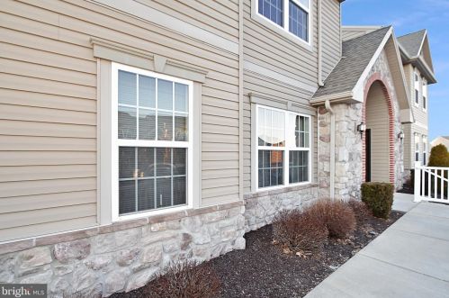 8436 Hilton St, Hummelstown, PA 17036-8601