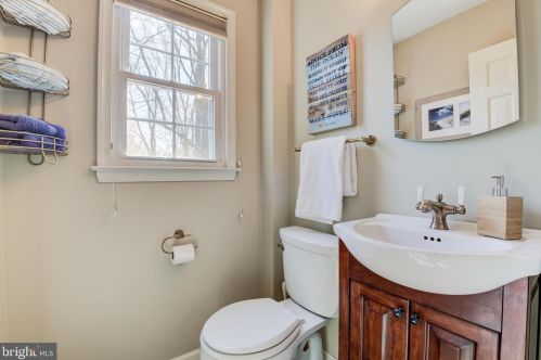 16616 Cutlass Dr, Rockville MD 20853-1332 exterior