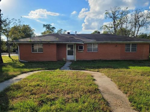 2115 10th St, Hempstead TX  77445-6736 exterior