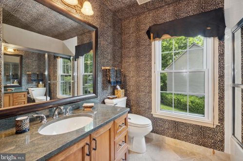 933 Willowleaf Way, Rockville MD 20854-2946 exterior