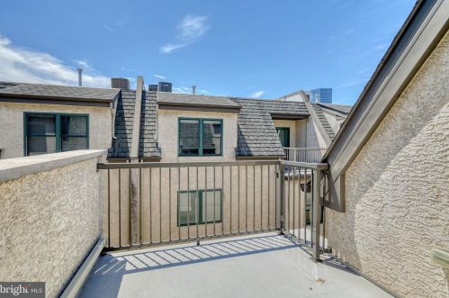 2518 Delancey St, Philadelphia PA 19103-6409 exterior