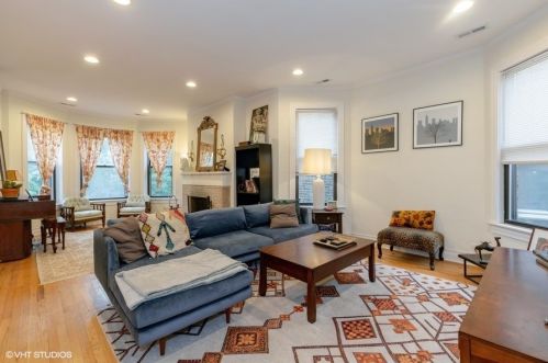 4410 Dover St, Chicago, IL 60640-5527