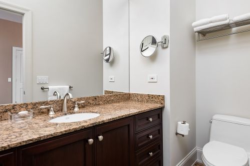 1950 Orch St, Chicago IL 60614-5495 exterior