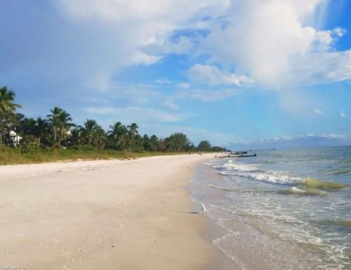 1205 Hilltop Dr, Naples, FL 34103-3323