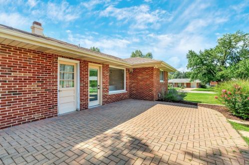 8820 Anaconda Dr, Saint Louis MO 63126-2301 exterior