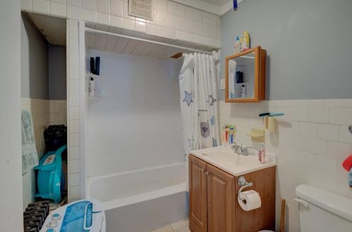 43 5 Ave, Woonsocket RI 02895-5019 exterior