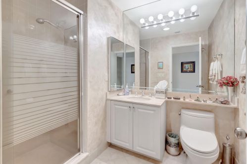 22 Hampshire Ln, Boynton Beach FL 33436-7414 exterior