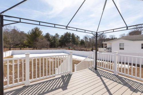 48 Collins St, Seabrook NH 03874-4603 exterior