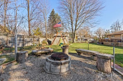 1355 60 St, Grand Rapids MI 49512-9611 exterior