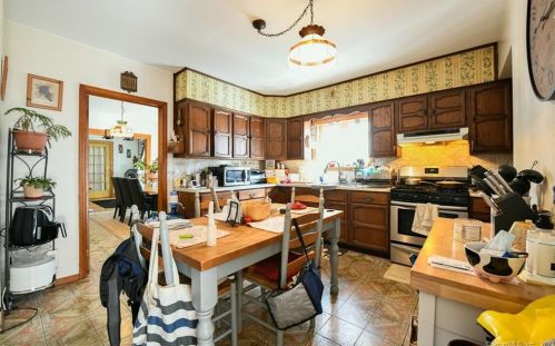 226 Seymour Ave, Derby CT 06418-1310 exterior