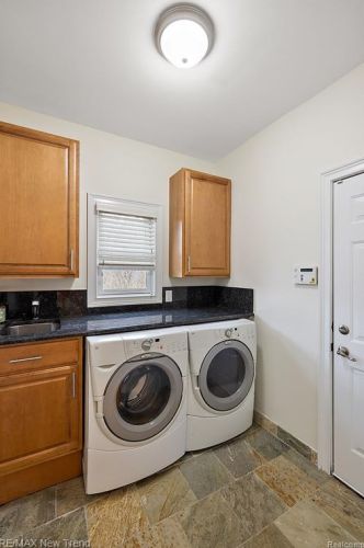 692 Appalachi St, Walled Lake MI  48390-1005 exterior