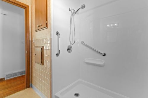 5300 Plainfield Ave, Milwaukee WI 53207-5048 exterior