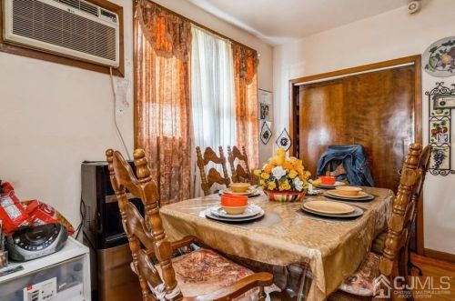 1696 Winfield St, Rahway NJ 07065-3539 exterior