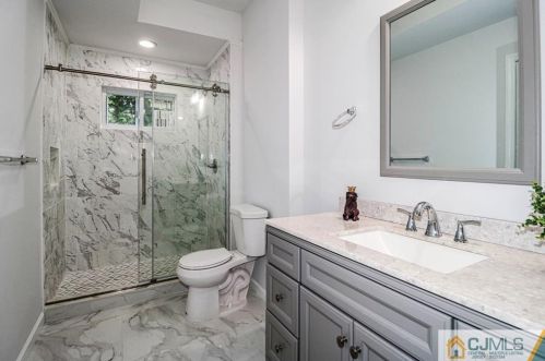 6 Dayton Rd, Edison NJ  08817-4007 exterior