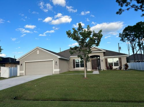 1207 Byron St, Fort Pierce FL  34983-2507 exterior