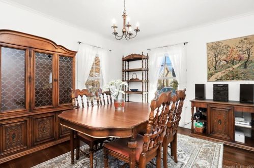 31 Ohio Ave, Norwalk CT 06851-2724 exterior