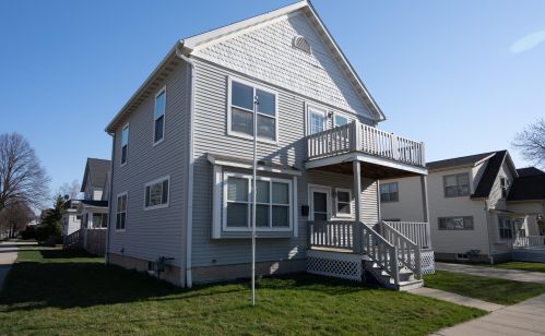 6424 Burnham St, Milwaukee, WI 53219-1417