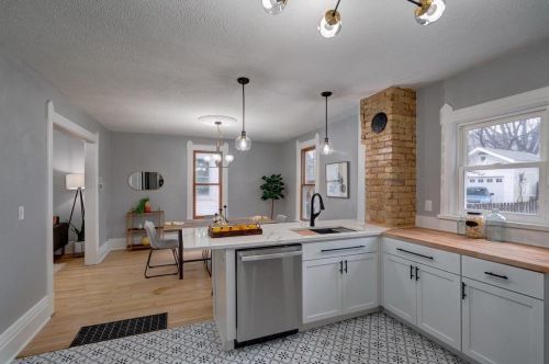 1418 Jenifer St, Madison WI  53703-3719 exterior