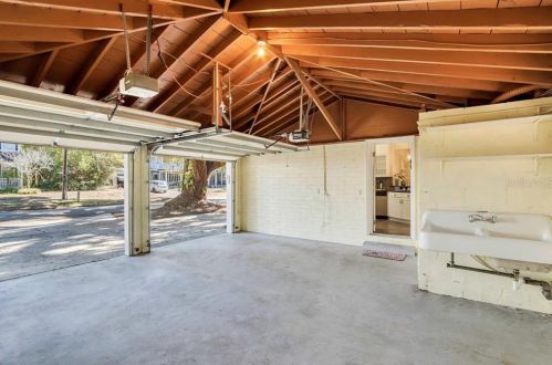 2115 Frst Cir, Orlando FL 32803-6247 exterior