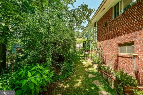 5615 Chase Ct, Alexandria VA 22312-6318 exterior