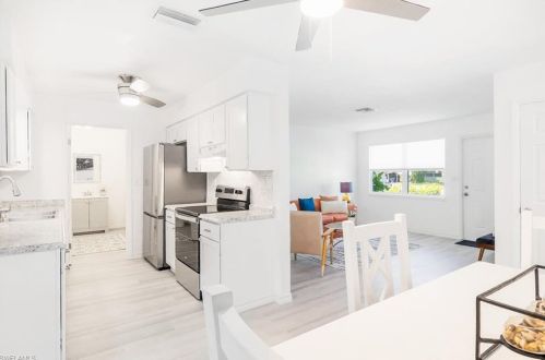 1096 Rordon Ave, Naples FL 34103-4577 exterior