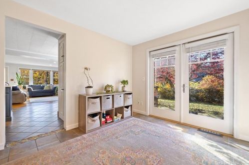 87 Thorpe Ave, Meriden CT 06450-4843 exterior