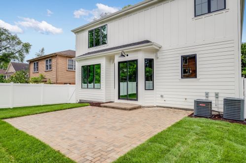 642 Hillside Ave, Elmhurst IL 60126-4247 exterior