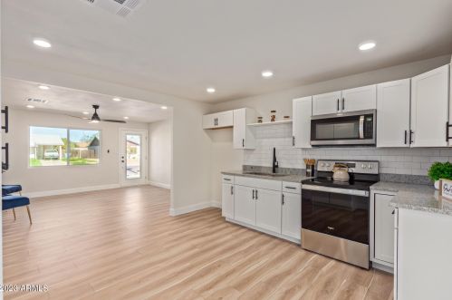 3437 Acoma Dr, Phoenix AZ 85032-4830 exterior