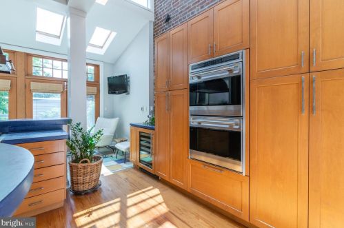 1245 Independence Ave, Washington DC 20003-2302 exterior