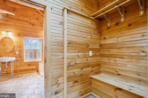 3432 Memorial St, Alexandria VA 22306-1548 exterior