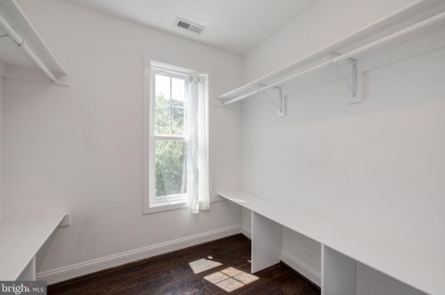 300 Mount Vernon Ave, Alexandria VA  22301-2232 exterior