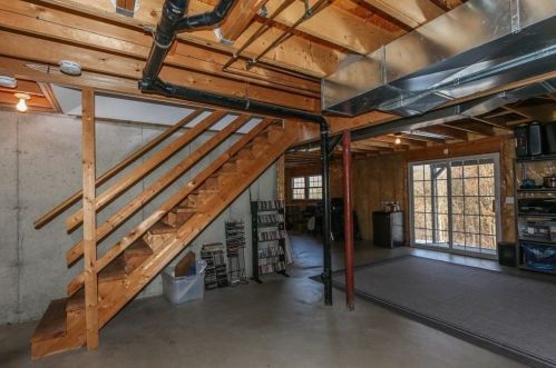 25 Gates Ave, Springfield MA 01118-2302 exterior