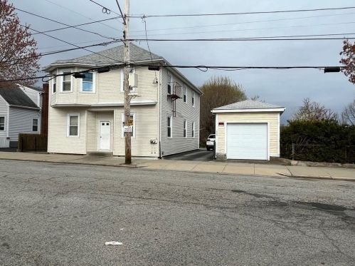 98 Hawkins St, Providence, RI 02908-1748