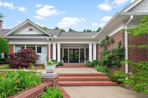 2729 Log Cabin Dr, Atlanta, GA 30339-1546