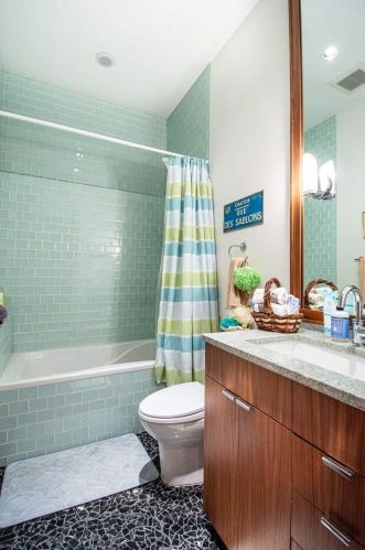 2725 Kenmore Ave, Chicago IL 60614-1305 exterior