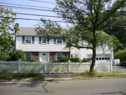 473 Crafts St, Newton, MA 02465-1735