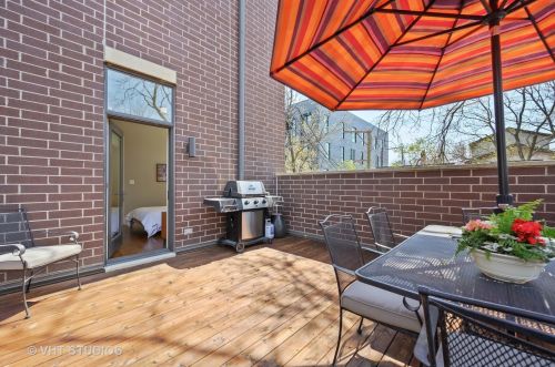 1740 Cornelia Ave, Chicago IL 60657-1039 exterior