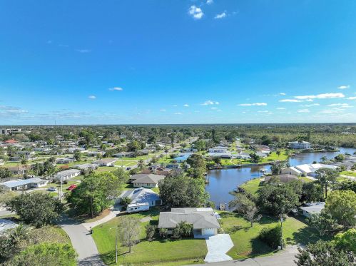 202 Bay St, Fort Pierce, FL 34952-1316