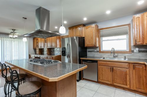 9129 Trumbull Ave, Chicago IL 60655-2507 exterior