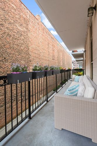 1919 Michigan Ave, Chicago IL  60616-4636 exterior