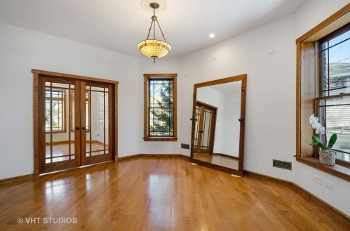 2013 Greenleaf Ave, Chicago IL 60645-3509 exterior