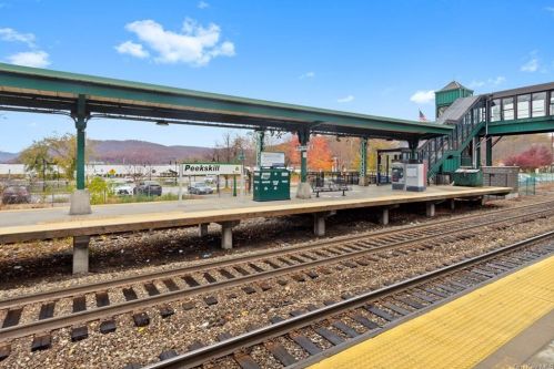 114 Viewpoint Ter, Peekskill NY 10566-6209 exterior