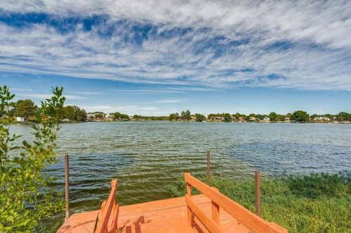 1311 Lakeshore Dr, Irving TX 75060-6675 exterior